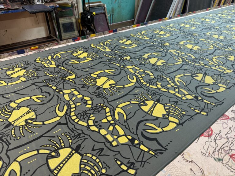 Rrugurrgurda (Mud Crab) - Screen Print Cotton/line - Elizabeth  Wullunmingu
